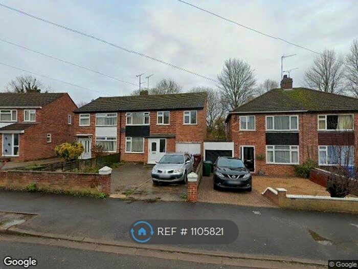 4 Bedroom Semi-Detached House To Rent In Hillview Crescent, Banbury OX16