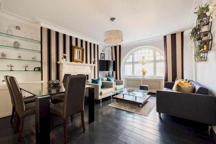 4 Bedroom Flat To Rent In Drayton Gardens, South Kensington, London, SW10