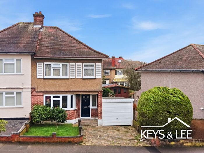 3 Bedroom Semi Detached House For Sale In Firbank Road, Romford, RM5