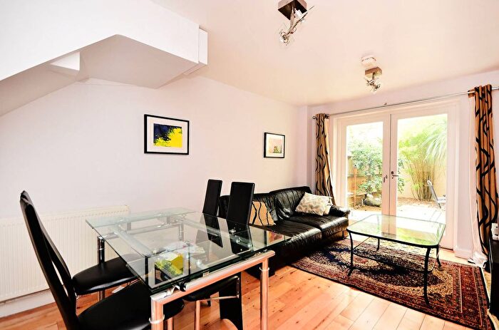 2 Bedroom Property For Sale In Paton Street, Clerkenwell, London, EC1V