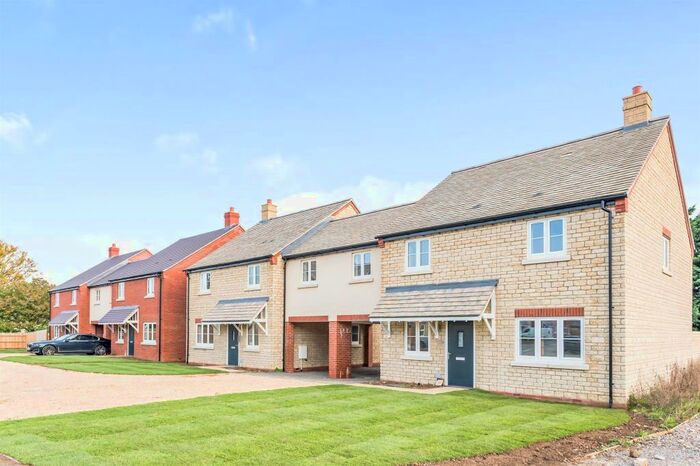 4 Bedroom Semi-Detached House For Sale In Oakland Grange, Freeland, Witney OX29