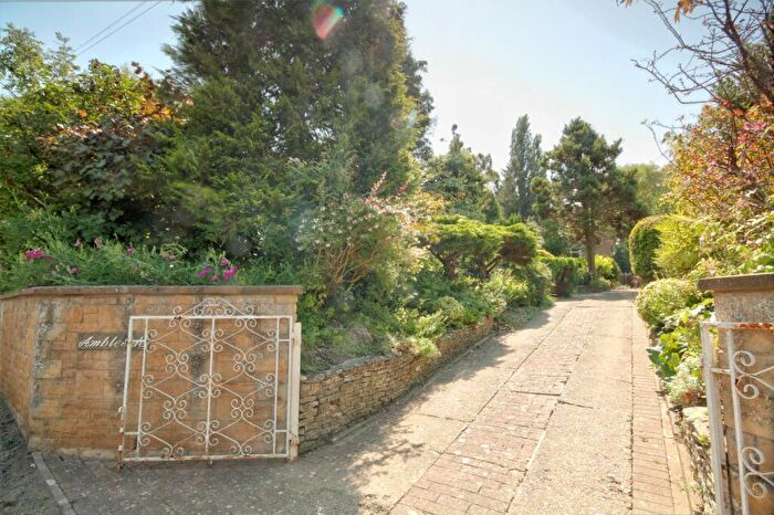 3 Bedroom Detached Bungalow For Sale In Oxford Road, Garsington, OX44