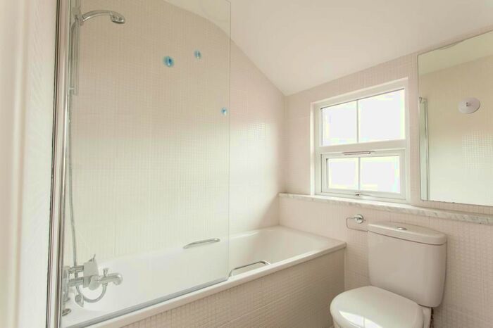 3 Bedroom Flat To Rent In Bond Street, London, W5