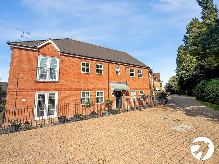 2 Bedroom Flat To Rent In Archbishops Crescent, Gillingham, Kent, ME7