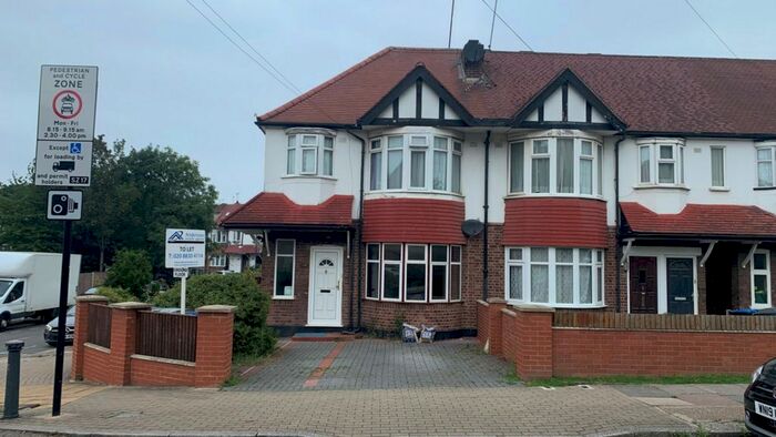 2 Bedroom Flat To Rent In Southview Avenue, Neasden, NW10