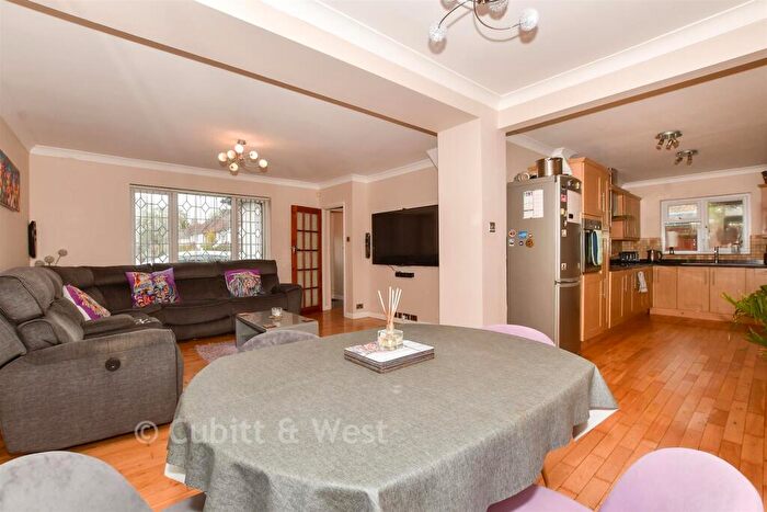 4 Bedroom Semi Detached House For Sale In Beechwood Villas, Salfords, Surrey, RH1