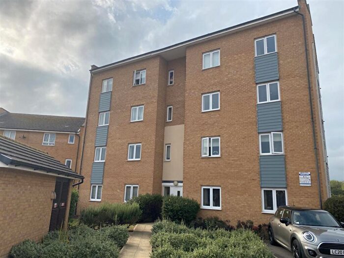 2 Bedroom Flat To Rent In Clenshaw Path, Acacia Park, Basildo, NEssex, SS14