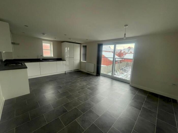 2 Bedroom Flat To Rent In Magdalene Drive, Mickleover, Derby, DE3