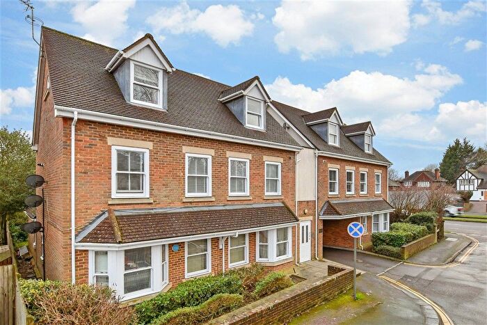 2 Bedroom Flat For Sale In Lyme Regis Road, Banstead, Surrey, SM7