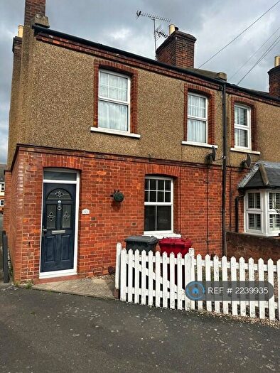 3 Bedroom End Of Terrace House To Rent In Meadfield Road, Slough, SL3