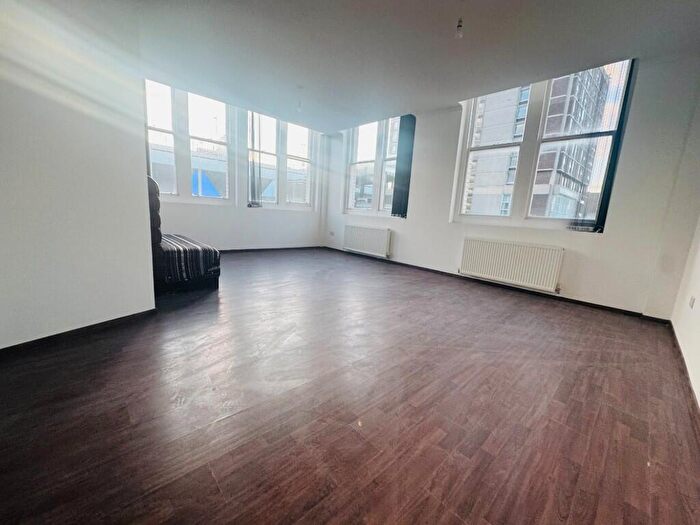 2 Bedroom Flat To Rent In Bute Street, Luton, Bedfordshire, LU1