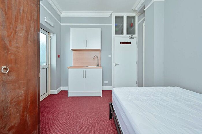 Studio To Rent In Bushey, Bushey, WD23