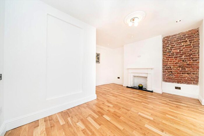 1 Bedroom Flat For Sale In Devonshire Road, Honor Oak, SE23
