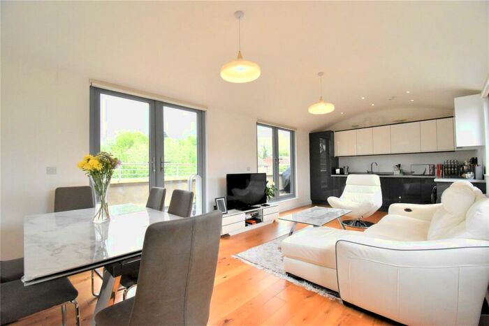 2 Bedroom Apartment To Rent In Courtlands, Maidenhead, Berkshire, SL6