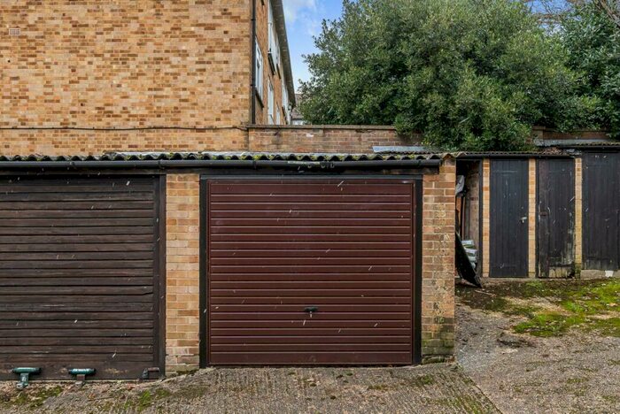 Garage / Parking To Rent In Colney Hatch Lane, Muswell Hill, London, N10