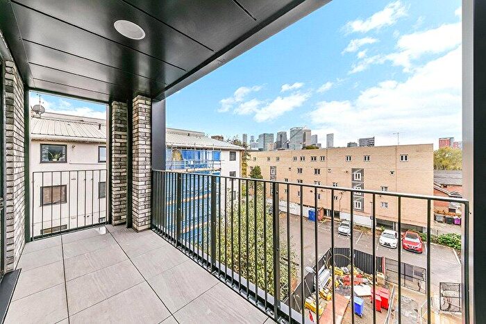2 Bedroom Apartment To Rent In Aberfeldy Square, London, E14