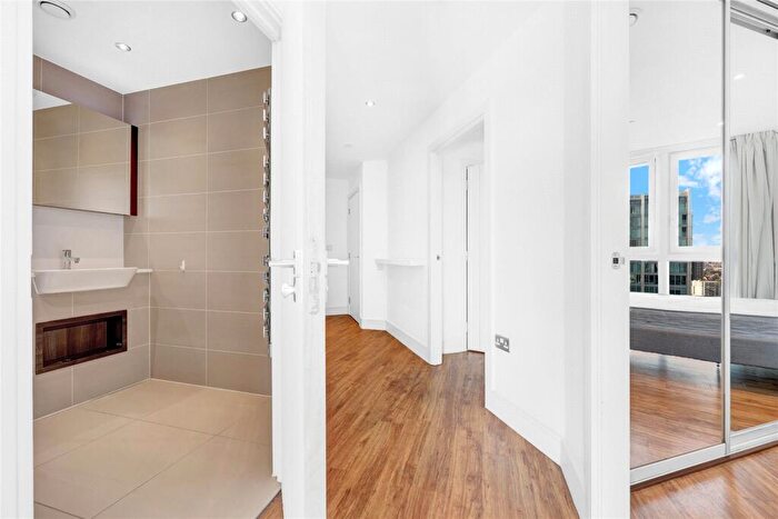 3 Bedroom Apartment To Rent In Alie Street, E1