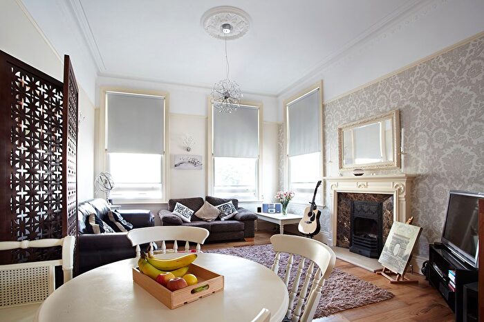 1 Bedroom Flat To Rent In Albert Mansions, Church Road, Hove, BN3