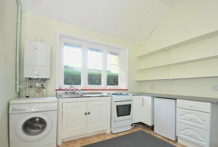 2 Bedroom Maisonette To Rent In Mark Way, Godalming GU7