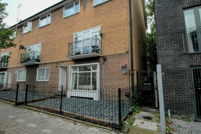 3 Bedroom Flat To Rent In Shenley Road, Camberwell, London, SE5