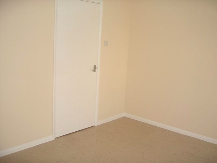 2 Bedroom Flat To Rent In Rouel Road, London, SE16