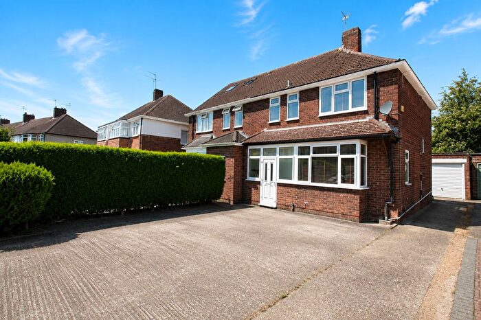 3 Bedroom Semi-Detached House To Rent In Hogarth Avenue, Ashford, TW15