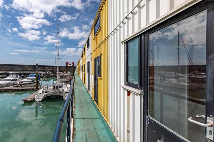 1 Bedroom Apartment For Sale In Eastern Concourse, Brighton And Hove, BN2