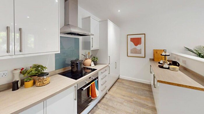 2 Bedroom Apartment To Rent In Queensway, Southampton, Hampshire, SO14