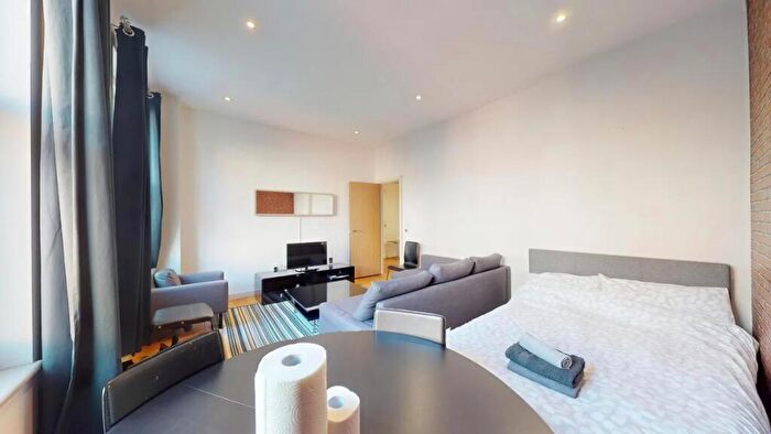 2 Bedroom Flat To Rent In Redcliffe Road, London, SW10
