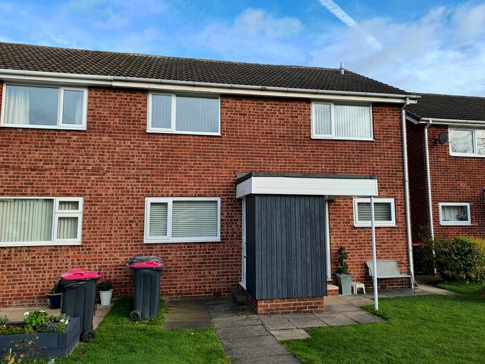 2 Bedroom Flat To Rent In Coral Drive, Aughton, S26