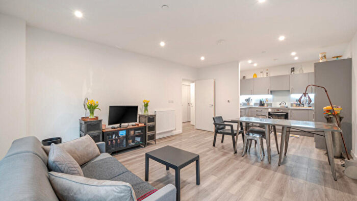 2 Bedroom Flat For Sale In Green Ferry Way, Walthamstow, E17