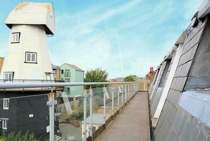 1 Bedroom Apartment To Rent In High Street, Sheerness, ME12