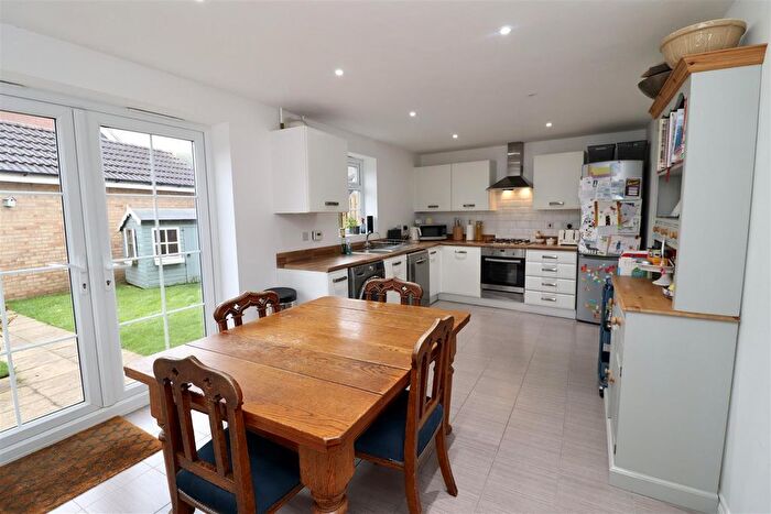3 Bedroom End Of Terrace House For Sale In Beech Close, Market Weighton, York, YO43
