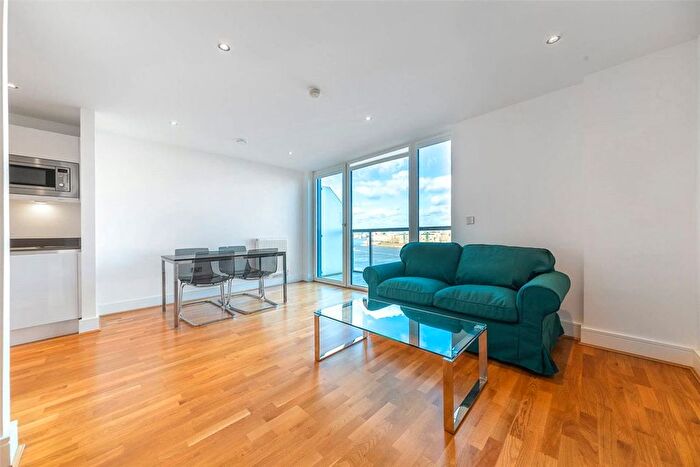 2 Bedroom Flat To Rent In Beacon Point, Greenwich, SE10