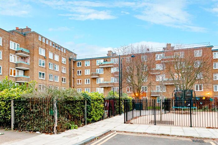 2 Bedroom Flat To Rent In James Middleton House, Middleton Street, London, E2