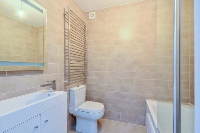 2 Bedroom Flat To Rent In Rye Lane, Peckham Rye, London, SE15