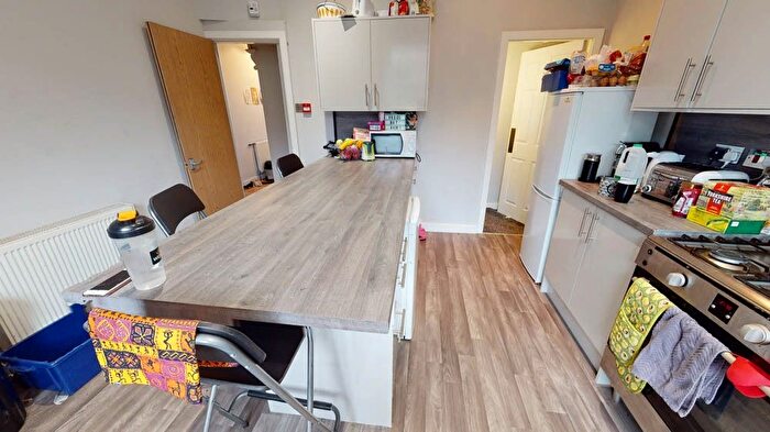 6 Bedroom Semi Detached House To Rent In Ebor Mount, Leeds, LS6