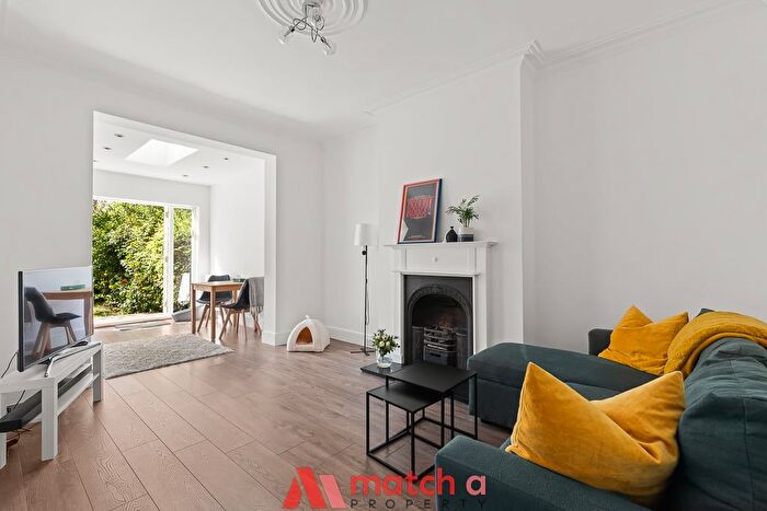 1 Bedroom Flat To Rent In Midhurst Road, Ealing, London, W13