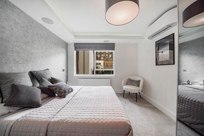 3 Bedroom Flat For Sale In Clifton Place, London, W2