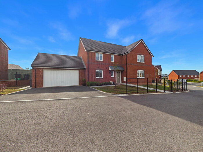 4 Bedroom Detached House For Sale In Wagtail Close, Calne, SN11
