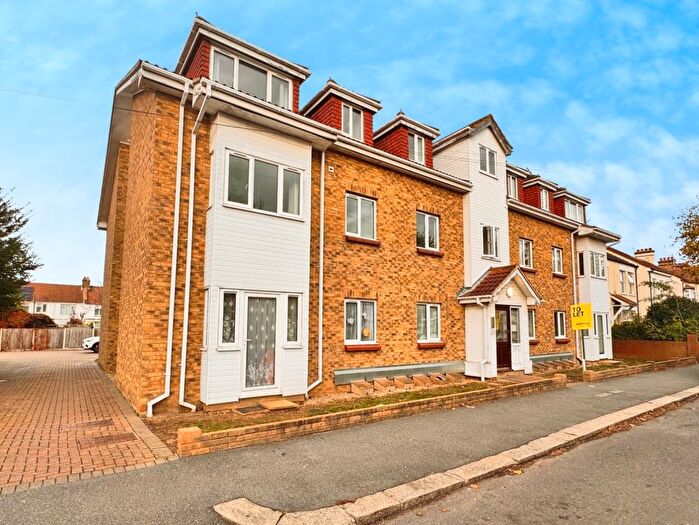 2 Bedroom Flat To Rent In South Avenue, Southend-On-Sea, SS2