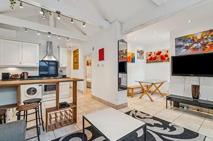 4 Bedroom Detached House For Sale In Grange Road, Turnham Green, W4