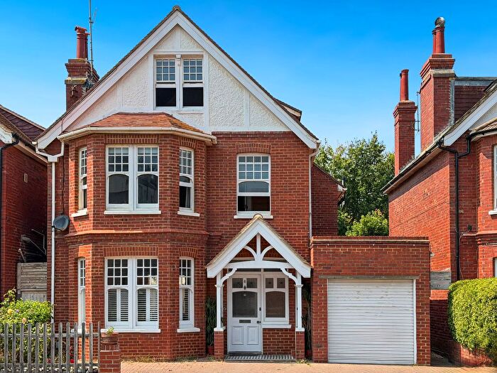 4 Bedroom Maisonette For Sale In Vallance Gardens, Hove, BN3