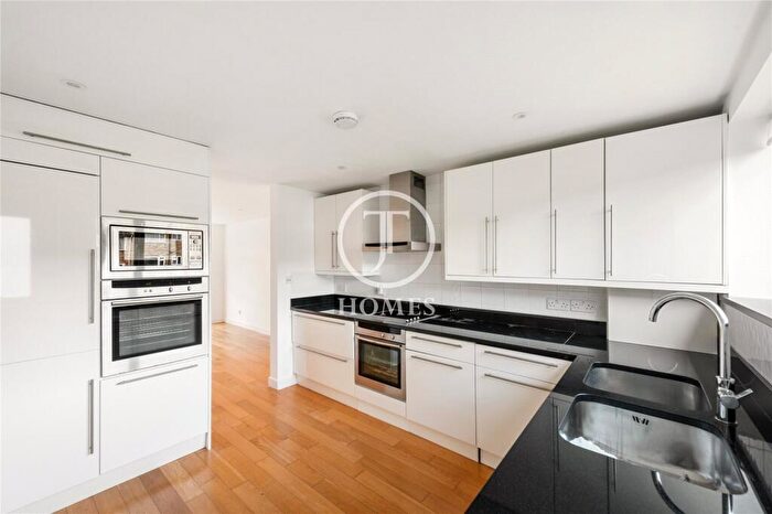 2 Bedroom Apartment For Sale In St. Peter's Court, London, NW4