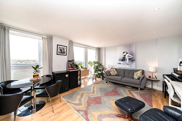 2 Bedroom Flat To Rent In Merryweather Place, Greenwich, London, SE10