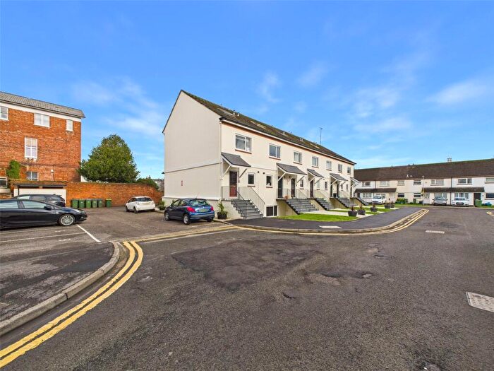 2 Bedroom Apartment For Sale In Cedar Court Road, Cheltenham, Gloucestershire, GL53