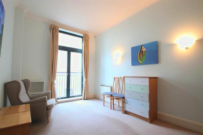 2 Bedroom Flat To Rent In Forum Magnum Square, London, SE1