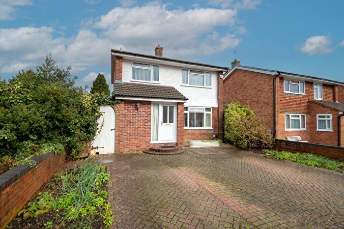 3 Bedroom Detached House For Sale In Kenilworth Road, Basingstoke, Hampshire, RG23