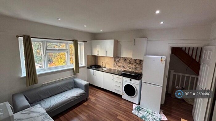 2 Bedroom Flat To Rent In Gantshill Crescent, Ilford, IG2