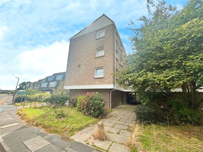 2 Bedroom Apartment For Sale In Perry Gardens, Poole, Dorset, BH15